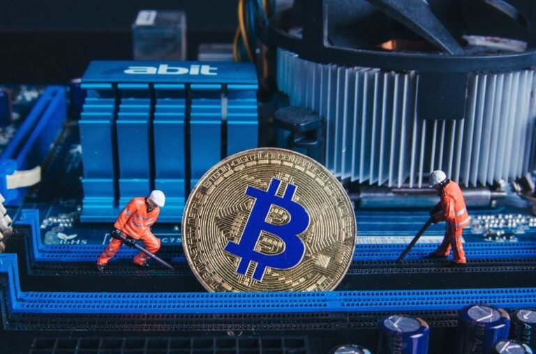 Bitcoin Miners Struggle