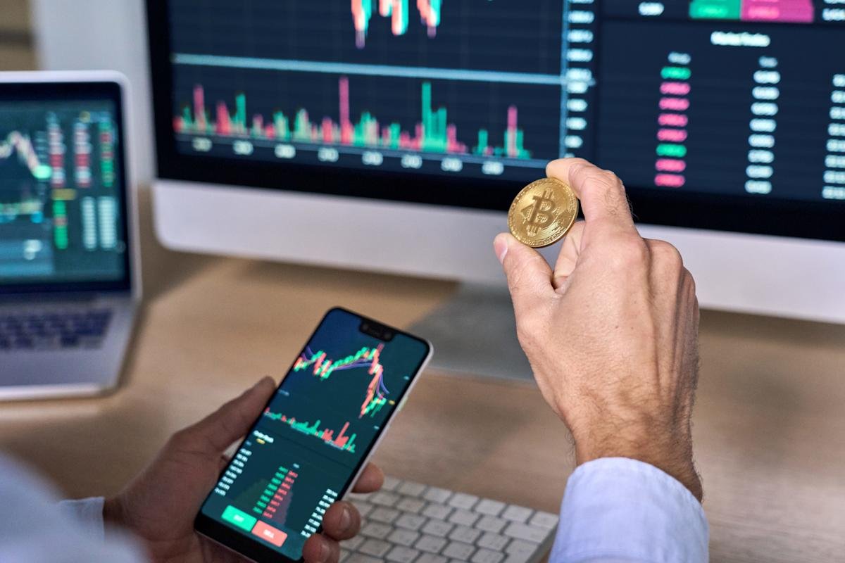 Cryptocurrency Vulnerability to Economic Shifts