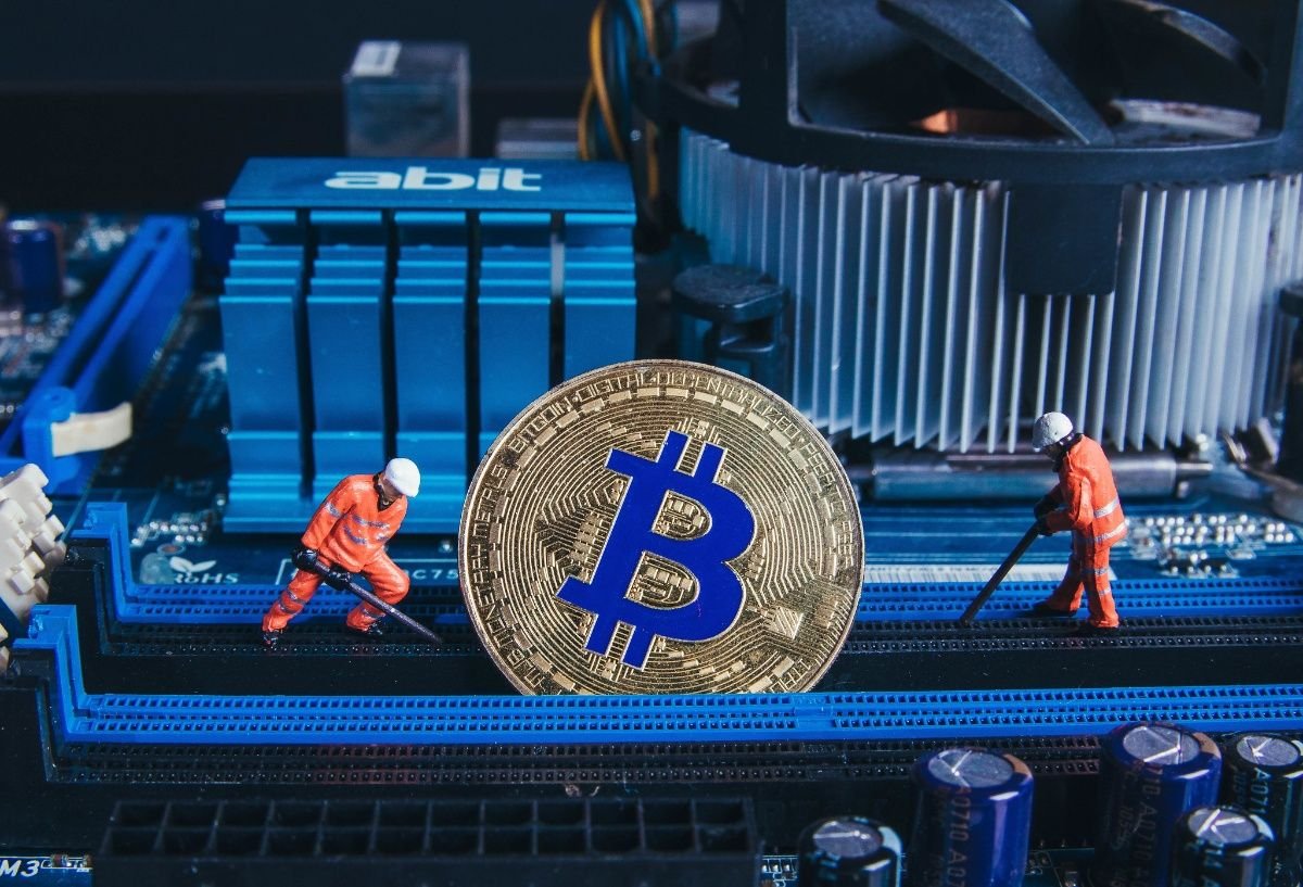 Top Professional Bitcoin Mining Equipment Models in 2025
